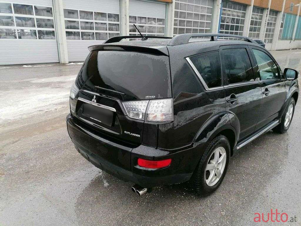 2011' Mitsubishi Outlander photo #4