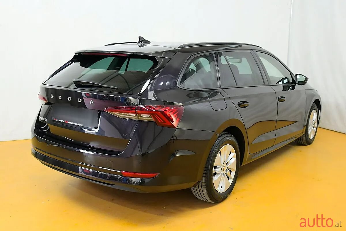 2021' Skoda Octavia photo #3
