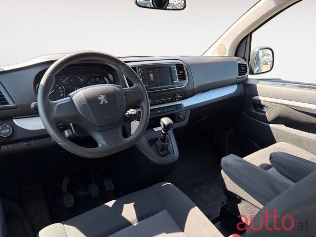 2018' Peugeot Traveller photo #4