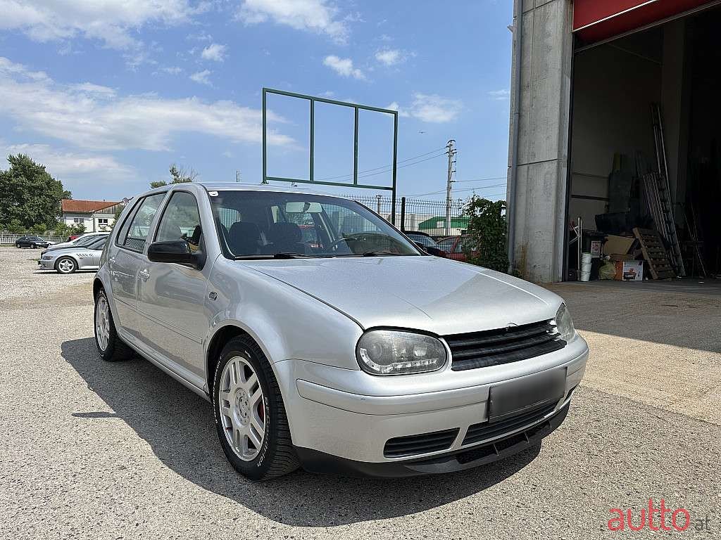 2002' Volkswagen Golf photo #3