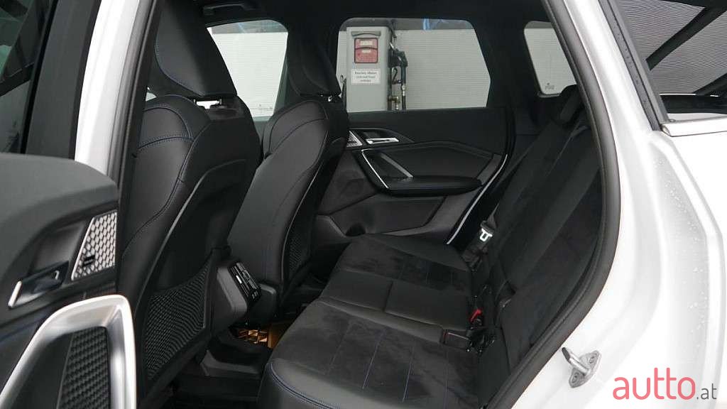 2024' BMW iX1 photo #5