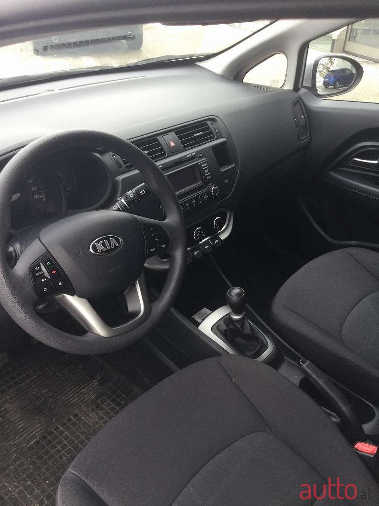2015' Kia Rio photo #5
