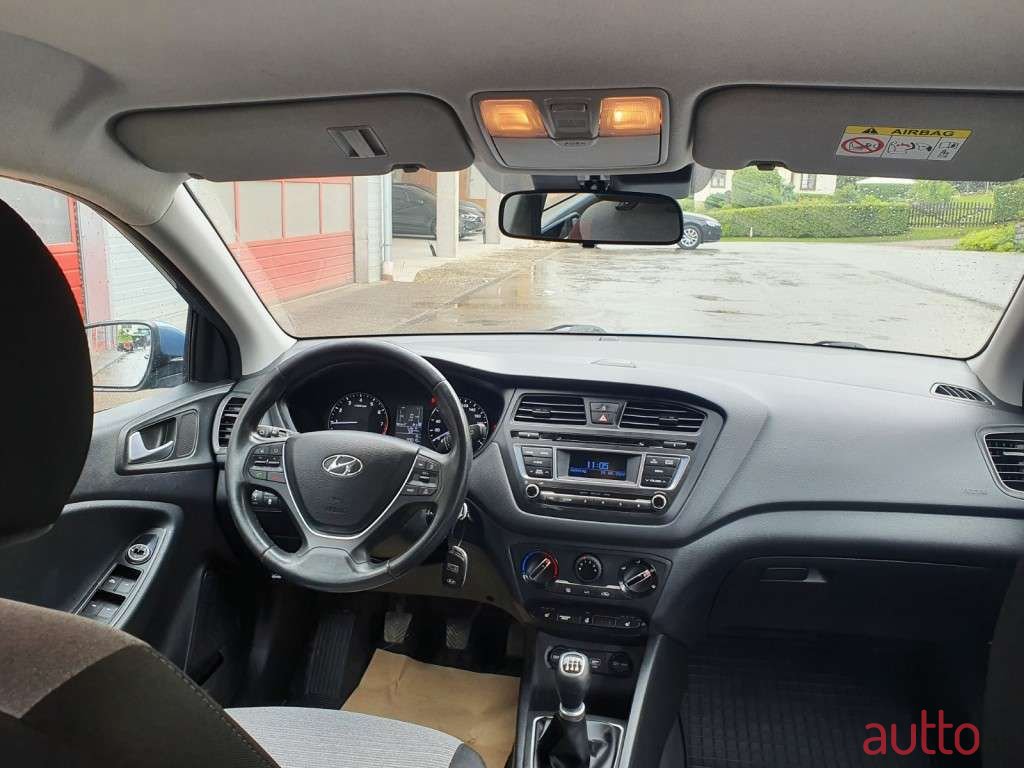 2015' Hyundai i20 photo #5