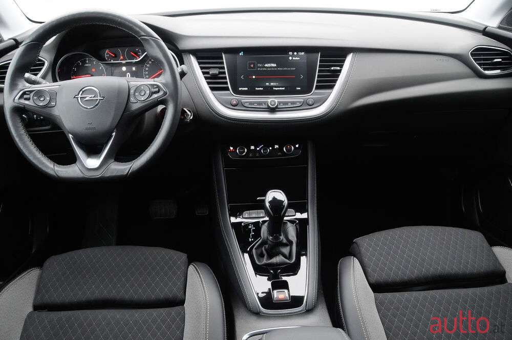 2021' Opel Grandland X photo #4