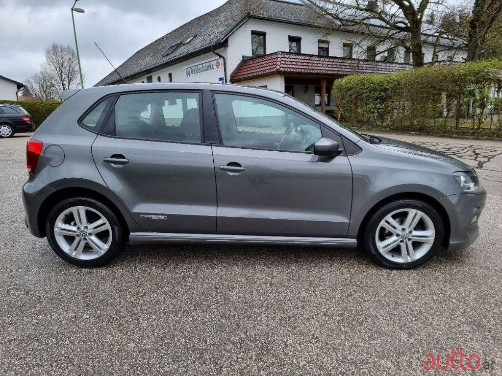 2012' Volkswagen Polo photo #3