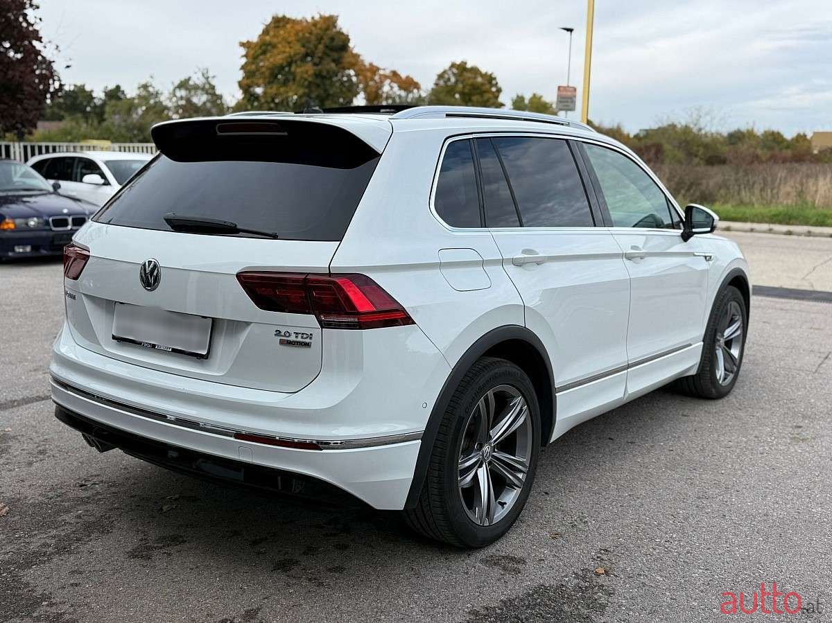 2016' Volkswagen Tiguan photo #5