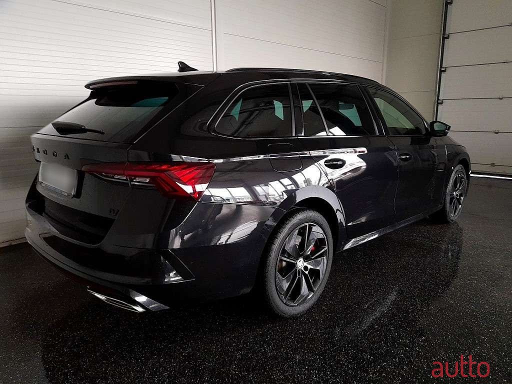 2021' Skoda Octavia photo #2