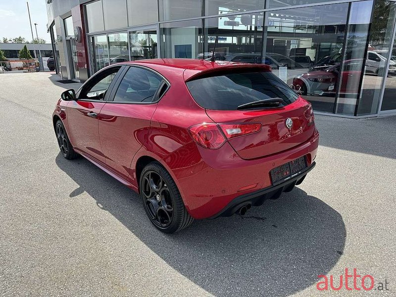 2019' Alfa Romeo Giulietta photo #5