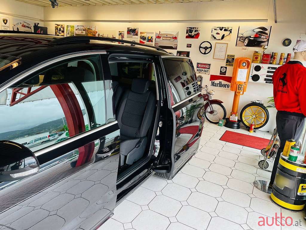 2017' Volkswagen Sharan photo #3