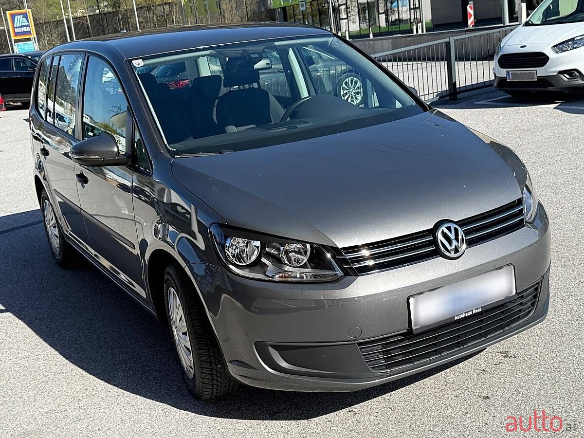 2013' Volkswagen Touran photo #3