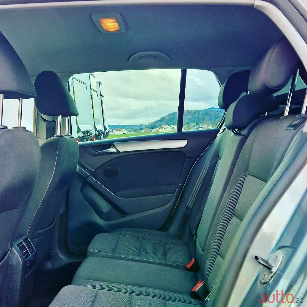 2011' Volkswagen Golf photo #5