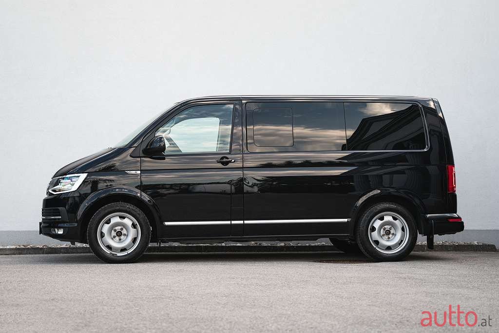 2016' Volkswagen Multivan photo #2