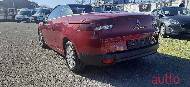 2011' Renault Megane photo #2
