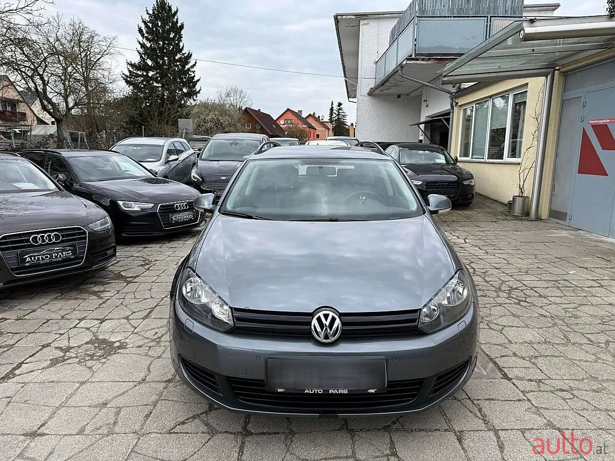 2010' Volkswagen Golf photo #2