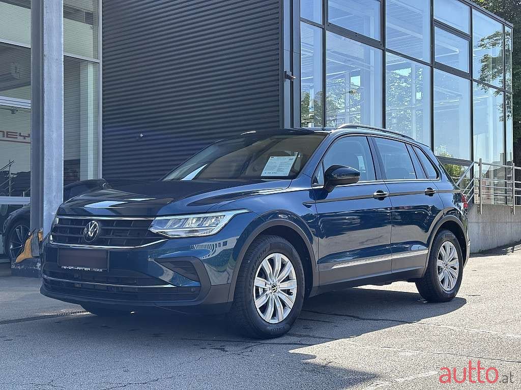 2022' Volkswagen Tiguan photo #2