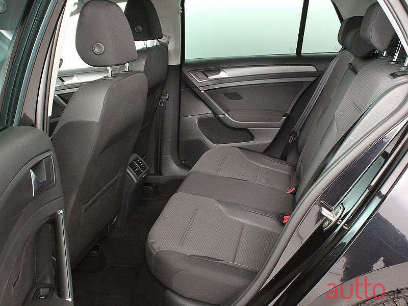 2019' Volkswagen Golf photo #5