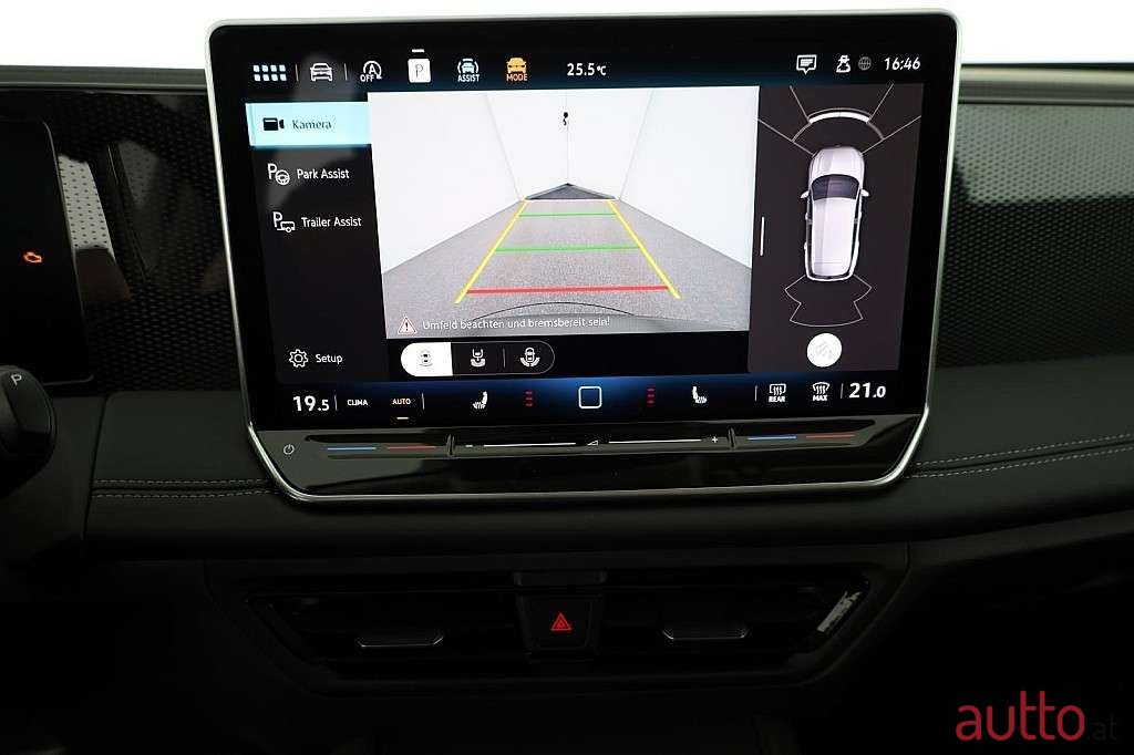 2024' Volkswagen Tiguan photo #6