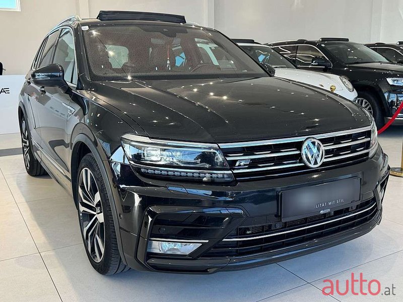 2017' Volkswagen Tiguan photo #5
