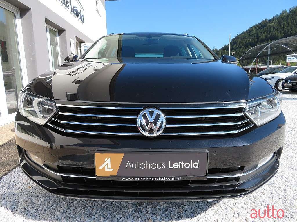 2019' Volkswagen Passat photo #2