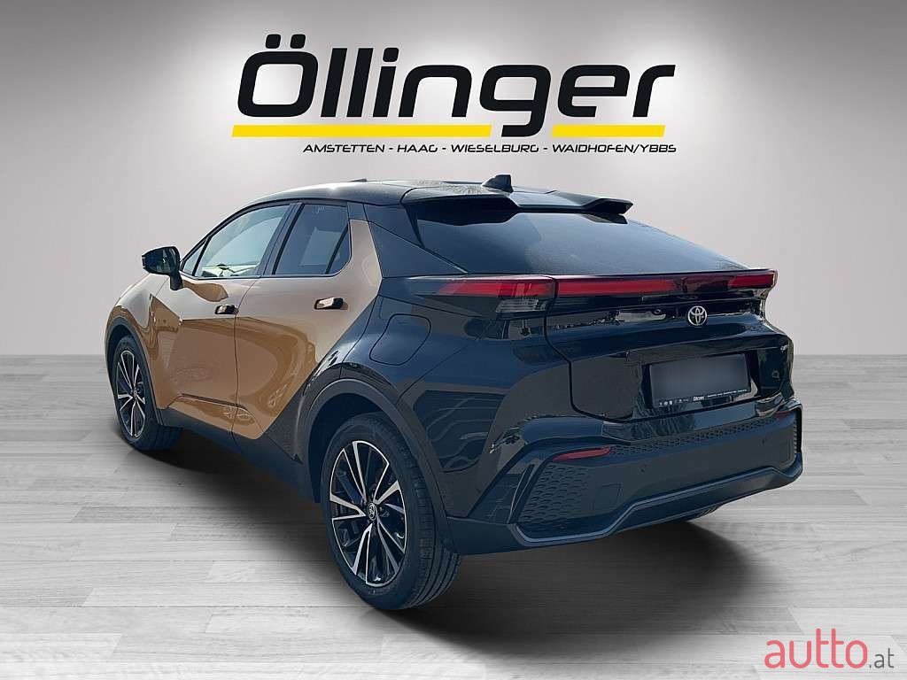 2024' Toyota C-HR photo #3