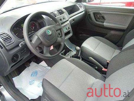 2012' Skoda Fabia photo #1