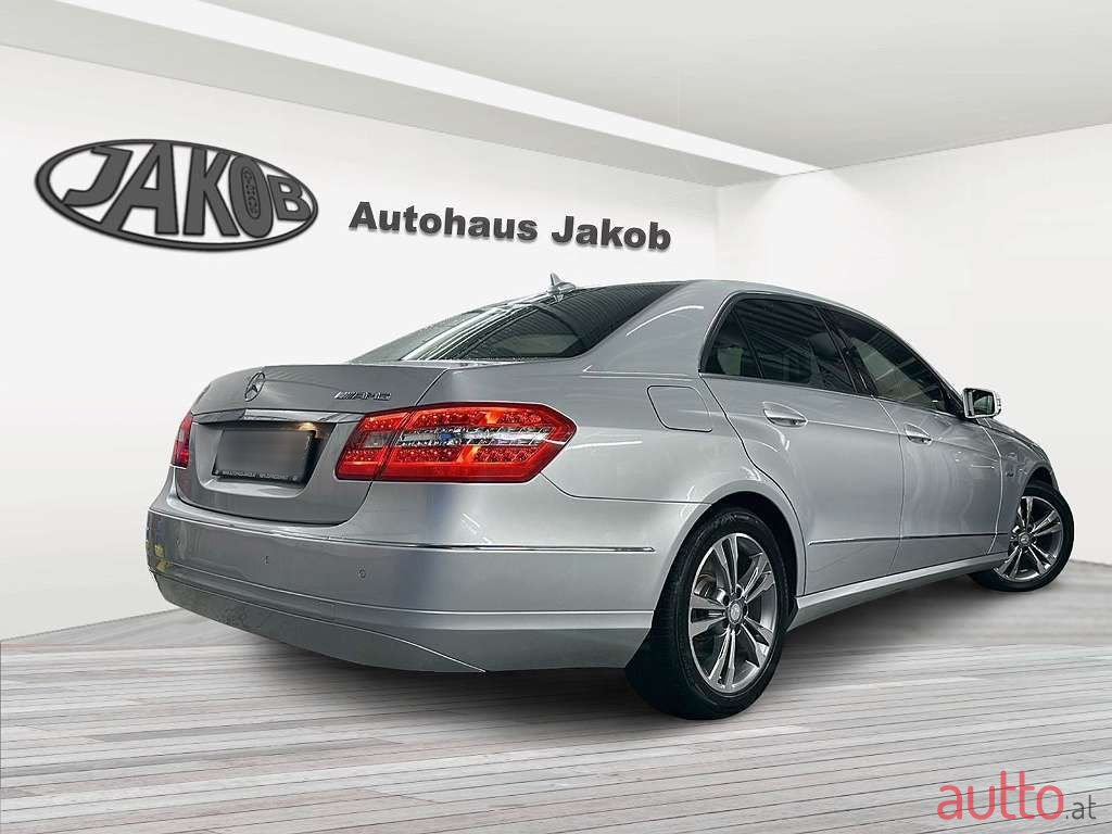 2012' Mercedes-Benz E-Klasse photo #2