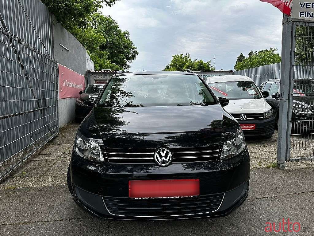 2012' Volkswagen Touran photo #1