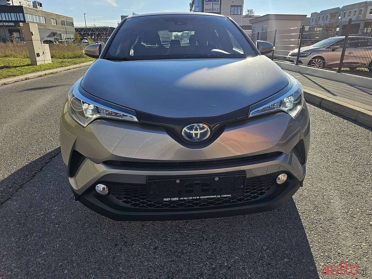 2017' Toyota C-HR photo #2