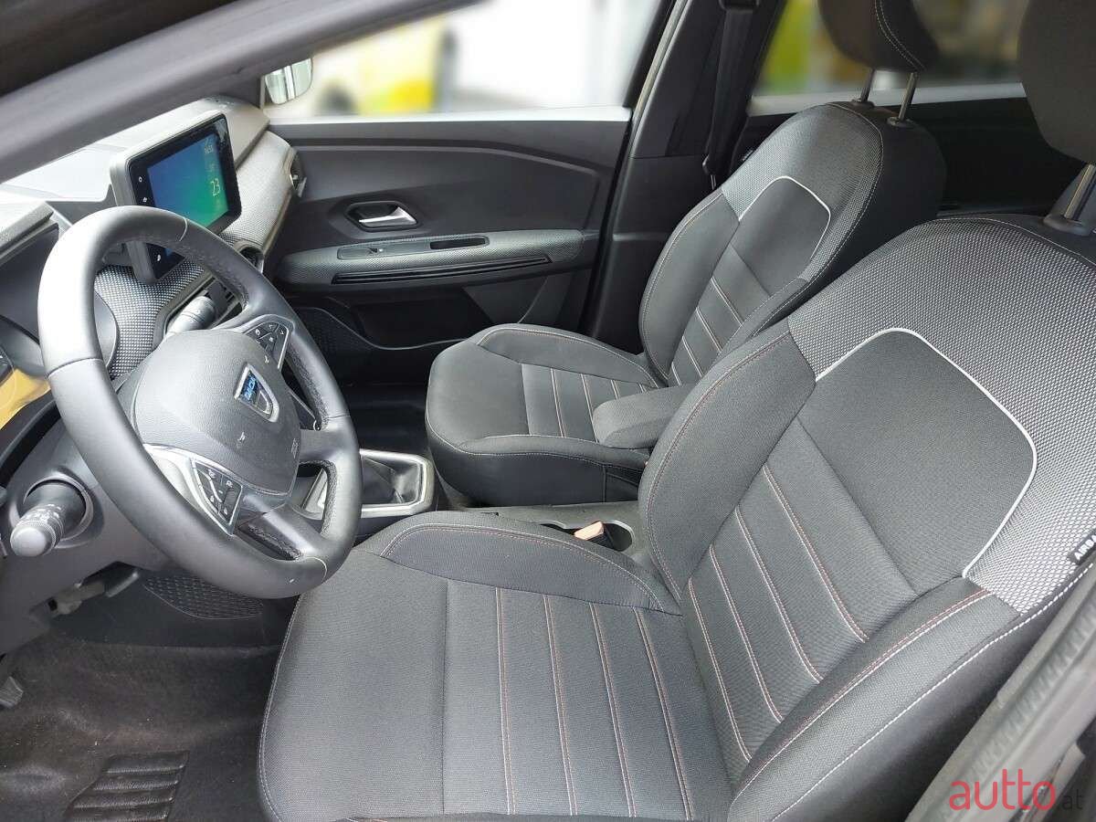 2022' Dacia Jogger photo #5