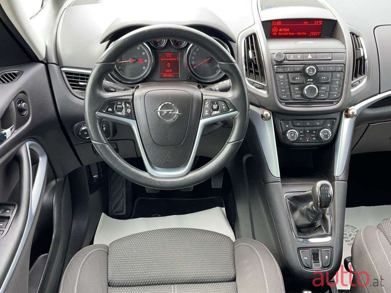 2012' Opel Zafira photo #5