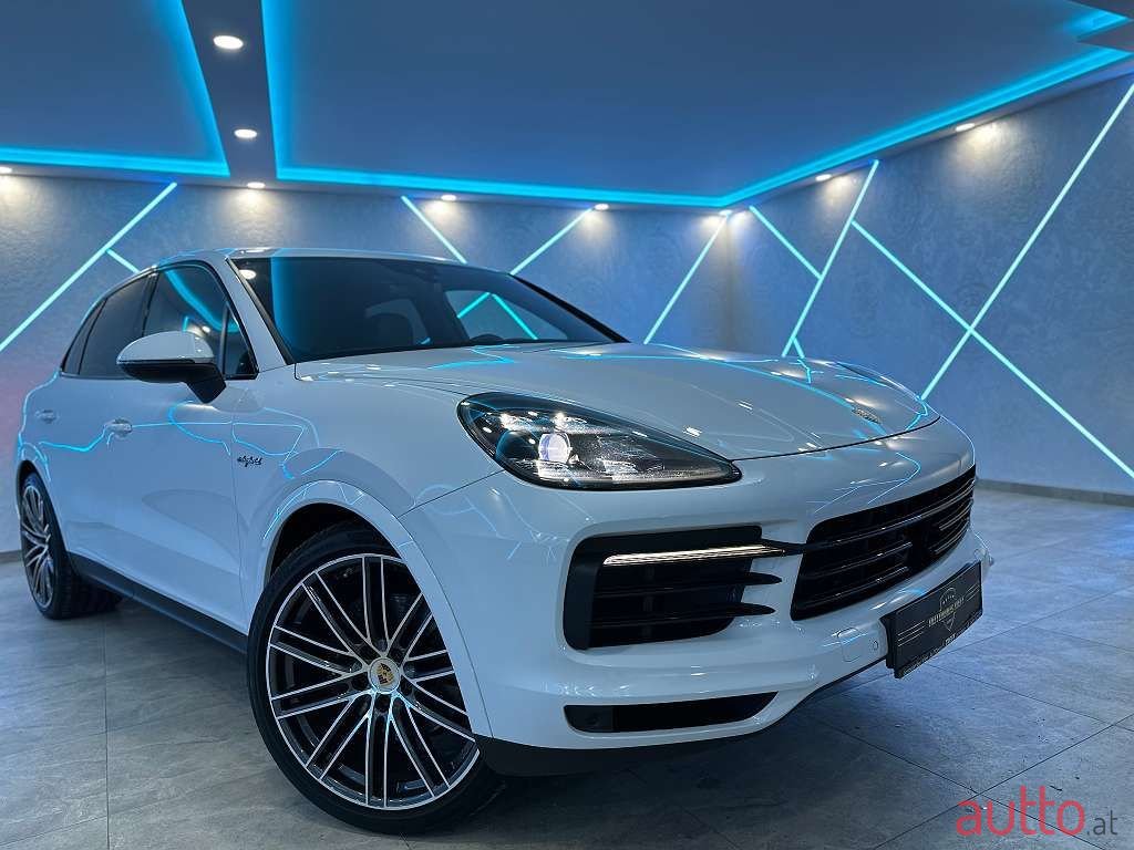 2020' Porsche Cayenne photo #1