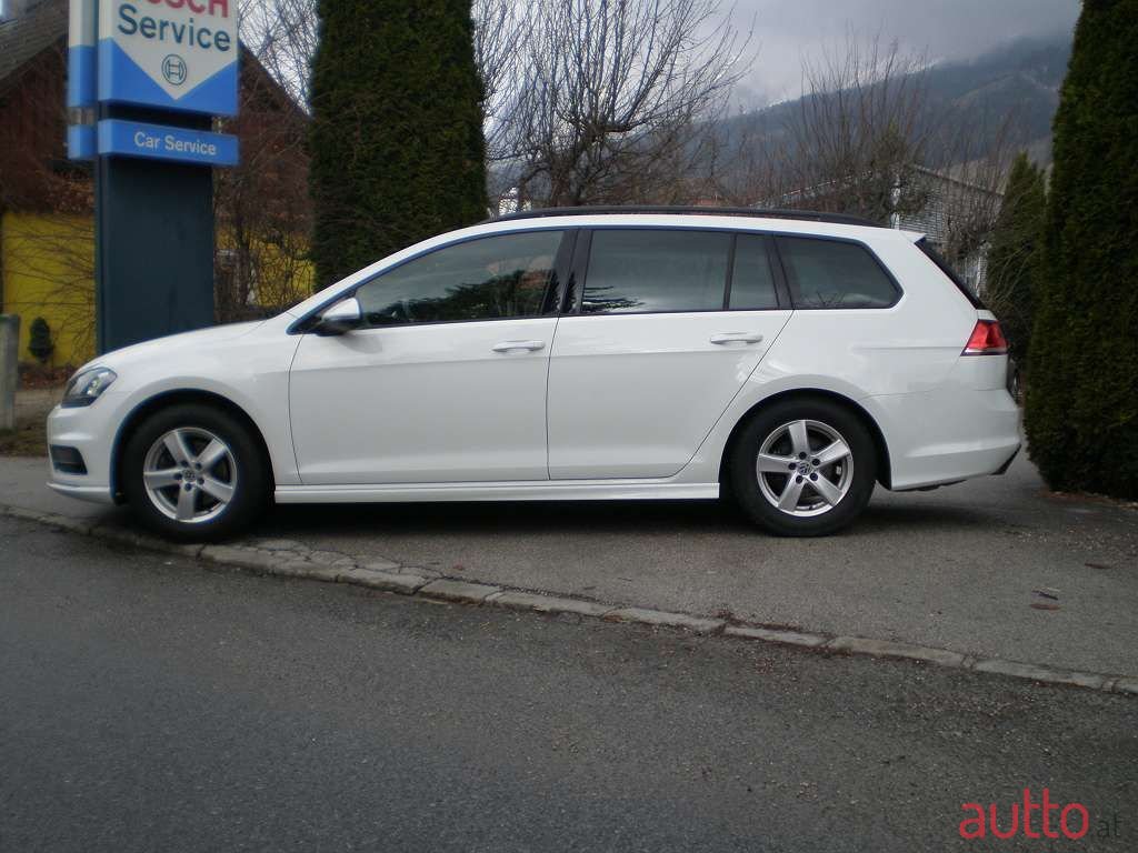 2015' Volkswagen Golf photo #5