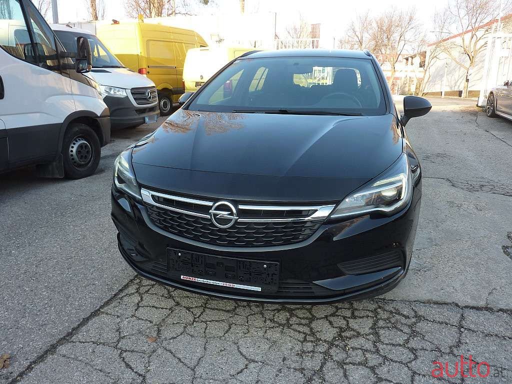 2019' Opel Astra photo #2