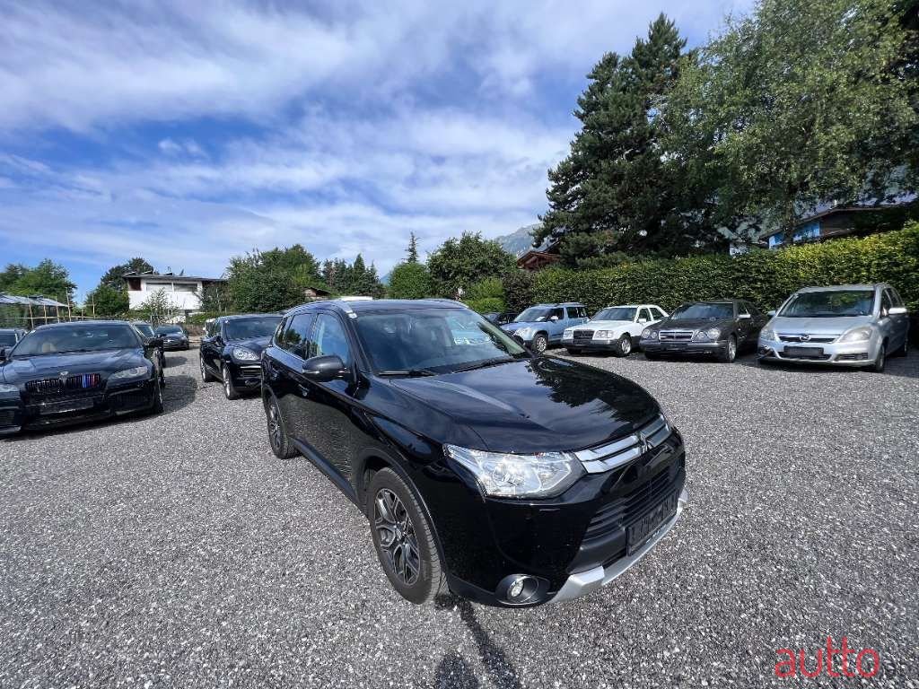 2014' Mitsubishi Outlander photo #3