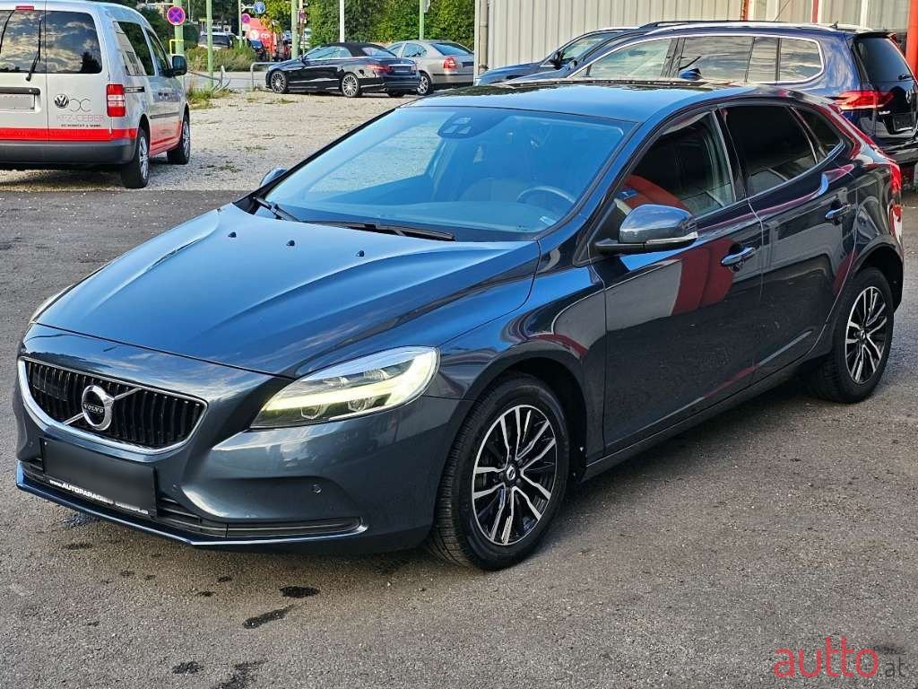2018' Volvo V40 photo #5