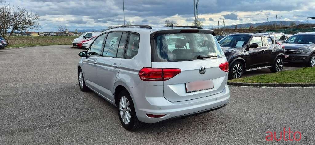 2018' Volkswagen Touran photo #3