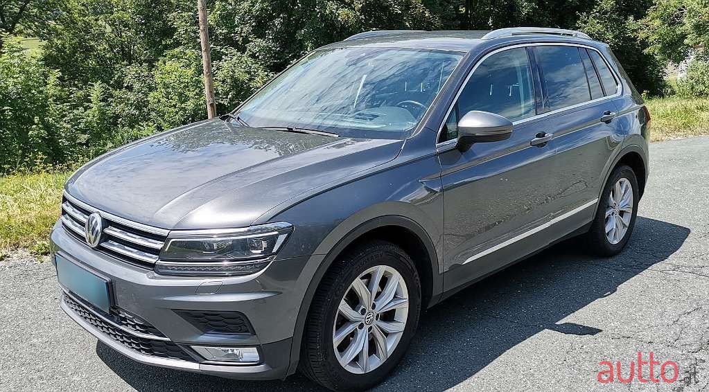 2017' Volkswagen Tiguan photo #1