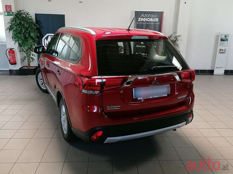 2016' Mitsubishi Outlander photo #3