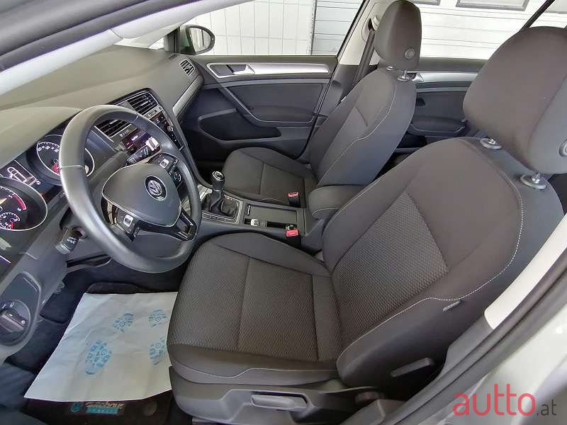 2017' Volkswagen Golf photo #4