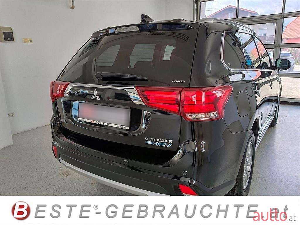 2016' Mitsubishi Outlander photo #5