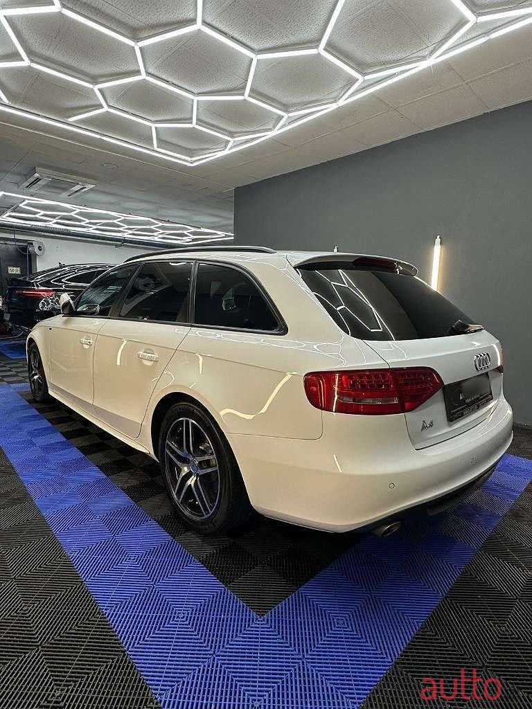 2010' Audi A4 photo #5