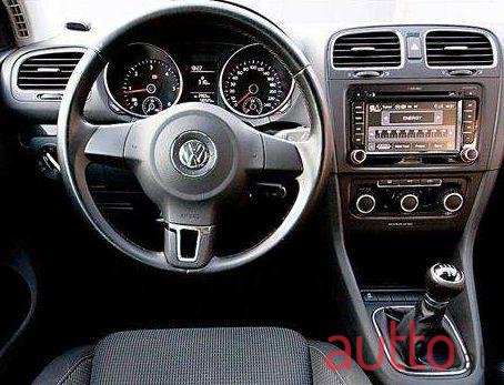 2012' Volkswagen Golf photo #2
