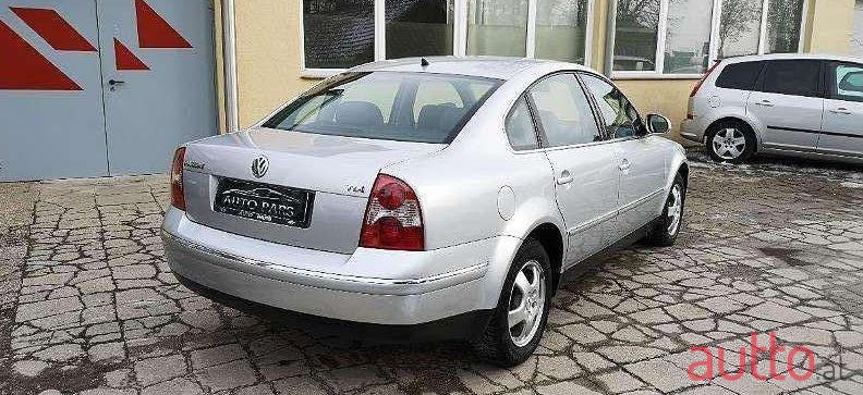 2004' Volkswagen Passat photo #2