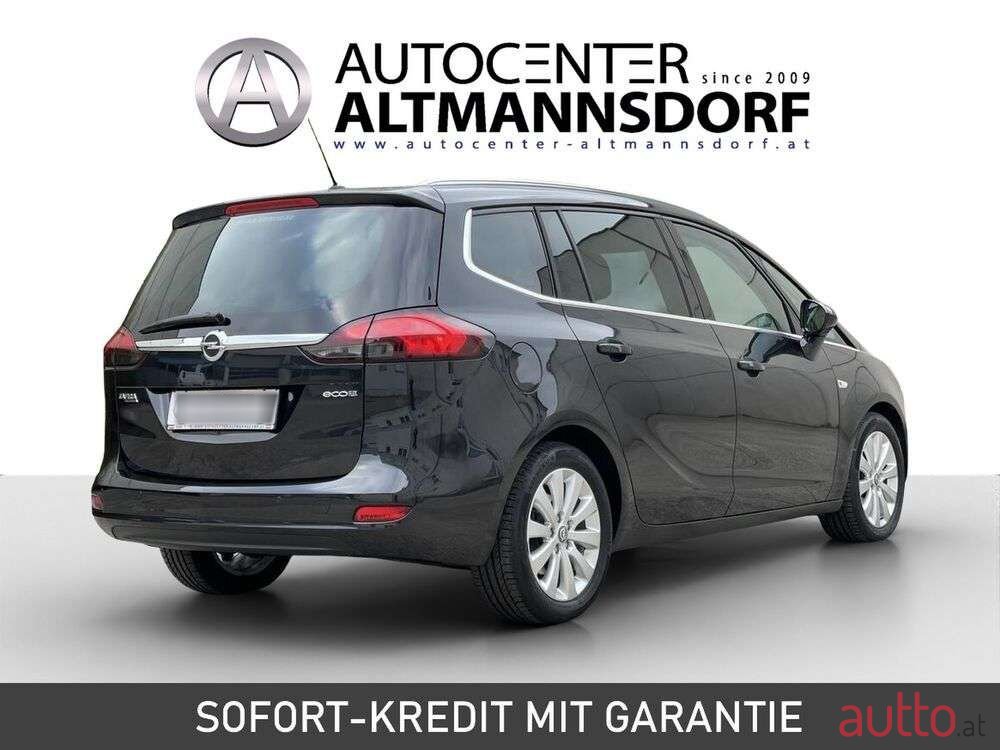 2012' Opel Zafira photo #1