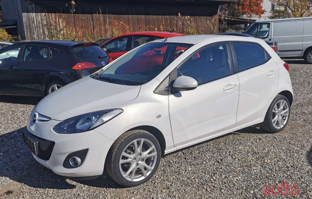 2013' Mazda Mazda2 photo #2