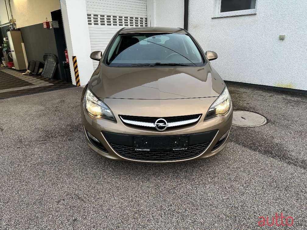 2014' Opel Astra photo #2