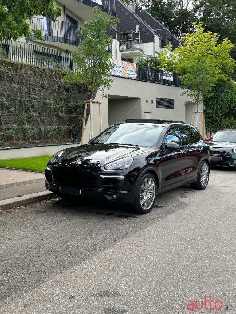 2017' Porsche Cayenne photo #1