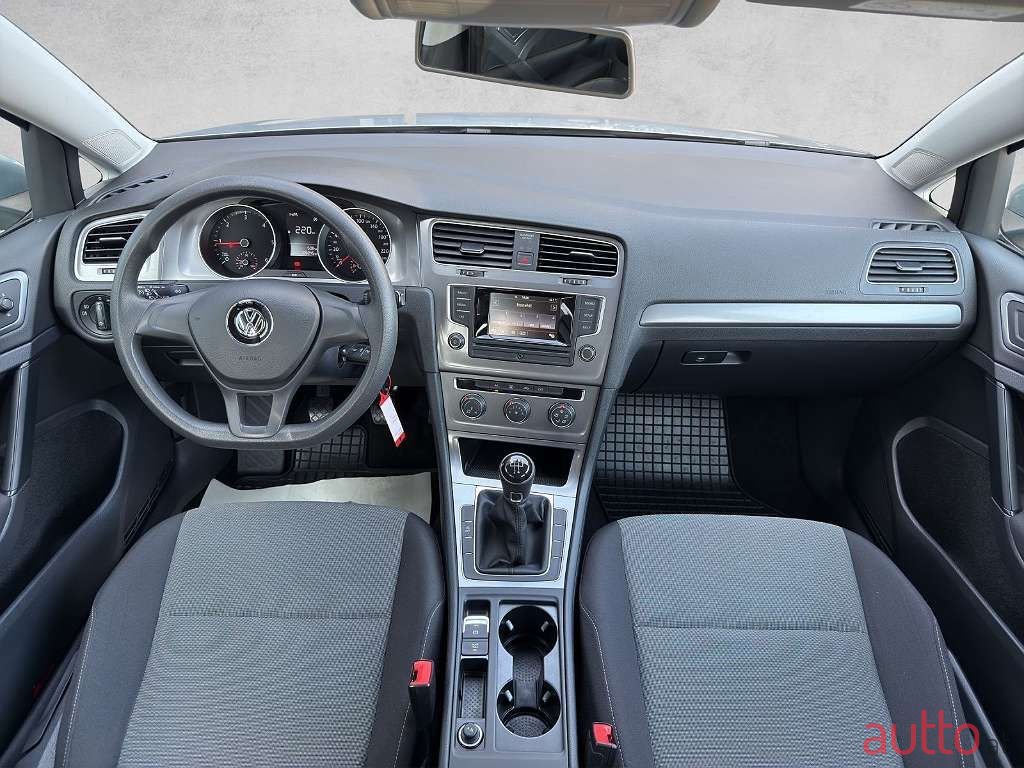 2015' Volkswagen Golf photo #3