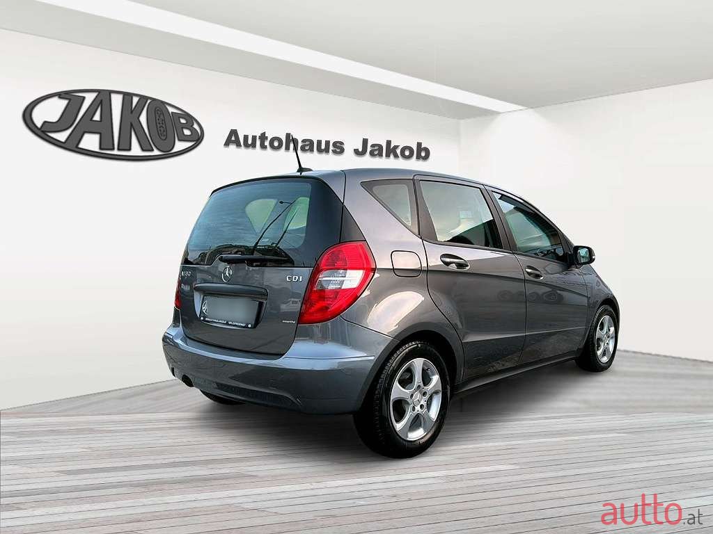 2011' Mercedes-Benz A-Klasse photo #2