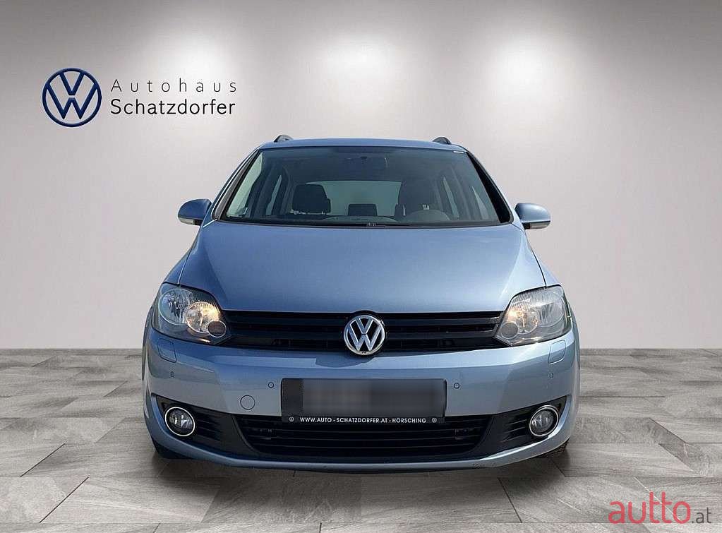 2011' Volkswagen Golf photo #6